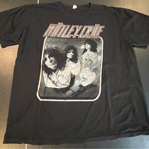 Bay Island Black Mötley Crüe Graphic Tee